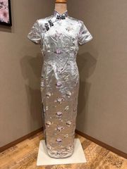 高級チャイナドレス　タイシルク　シルバー　サイズ38　Mサイズ　ロング　チャイナ服