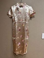 高級チャイナドレス　タイシルク　ゴールド　サイズ34　XSサイズ　ショート丈　チャイナ服