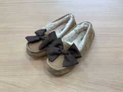 MK269360877 UGG モカシン　リボン