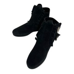 ミネトンカ Minnetonka ショートブーツ ツーボタン コンチョボタン フリンジ スエード 5 黒 ブラック
