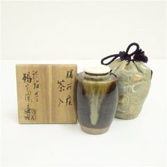 膳所焼　岩崎新定造　肩衝茶入（仕覆付）（共箱）  茶入れ 茶道 茶道具 おしゃれ 道具 濃茶 抹茶 骨董 茶器 保存 容器 お茶 茶会 茶事 茶の湯 1月 3月 11月 春秋