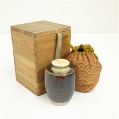 肩衝茶入（仕覆付）（保護箱）  茶入れ 茶道 茶道具 おしゃれ 道具 濃茶 抹茶 骨董 茶器 保存 容器 お茶 茶会 茶事 茶の湯 1月 3月 11月 春秋
