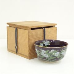 彰造　黒地草花茶碗（保護箱）  茶道 抹茶 おしゃれ 抹茶茶碗 抹茶碗 和食器 レトロ 茶器 骨董 茶わん 茶会 茶の湯