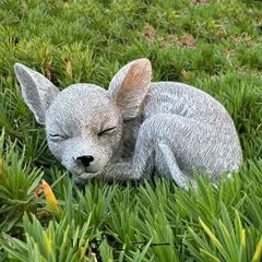 置物 オブジェ ガーデンオーナメント 寝ているチワワ イヌ 犬 室内 屋外 インテリア 玄関 リビング ダイニング 装飾 庭 ガーデニング 装飾 ガーデン 樹脂 可愛い ギフト インテリア用品 贈り物 雑貨