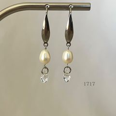 淡水パール＆クリスタル　ピアス　・・✽・・　〈真珠　サージカルステンレス　結婚式　ウェディング　オフィスカジュアル〉