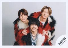 【中古】生写真(STARTO) SixTONES/髙地優吾・松村北斗・田中樹/横型・上半身/「SixTONES AnniVERSARY」オリジナルフォト/公式生写真