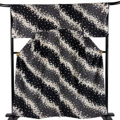 【美品】 訪問着 身丈160.5cm 裄丈67cm M 袷 桜 花びら 黒 正絹 秀品 【中古】