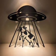 🛸 UFOに連れ去られる牛！？ ユニークなウォールアート　ワンポイント　アクセント　ウォールアート　ウォールデコ　壁　飾り　オブジェ　フォト　撮影用　黒　虫ピン付属　特価　UFO 牛　キャトルミューティレーション