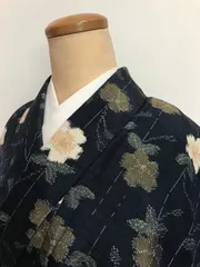 【中古】Sサイズ 紬 正絹 濃紺地に枝花文様