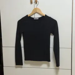 ブラック長袖Tシャツ