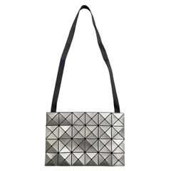 ☆イッセイミヤケ LUCENT ルーセント ショルダーバッグ メタリック シルバー ISSEY MIYAKE