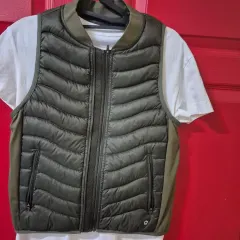 軽量ダウンベスト