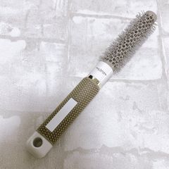 ラウンドヘアブラシ イオンラウンドブラシ セラミックボディナイロン毛 帯電防止 高温耐性 滑り止めハンドル