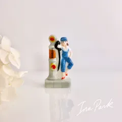 ピンナップガール　ガソリンスタンドの女の子のフェーブ　フェーヴ　フランス製　ミニチュア　陶器　雑貨 新着