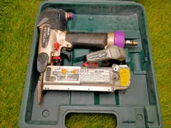 【激安】☆日立電動工具 ピン釘打機 NP45M 常圧　ケース付き　動作確認済み　ライト点きません
