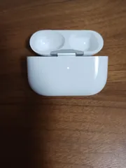 【激安】（正規品）Apple AirPods Pro 2世代 充電ケースのみ　Lightning　A2700
