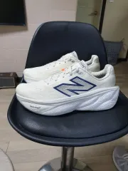 中古 New Balance フレッシュフォーム スニーカー 白/ブルー(270) 即納