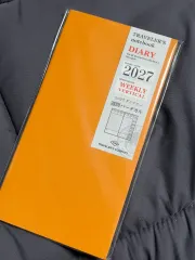 【即納】トラベラーズノート 2027 ウィクリー バーティカル オレンジ