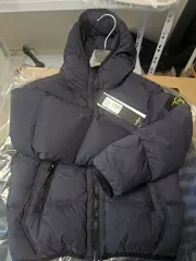 【送料無料】STONE ISLAND ストーンアイランド キッズ 6Y ダウン 新品 26FW