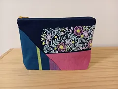 ポーチ　刺繍:花柄 アウトレット