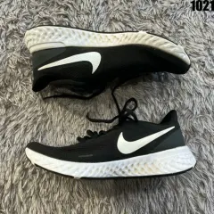 中古 NIKE Revolution 5 ブラック/白 240 即納