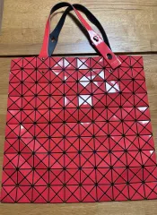 【即納】BAO BAO ISSEY MIYAKE バオバオイッセイミヤケ ルーセント トートバッグ レッド