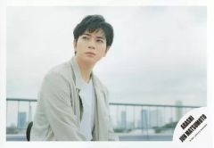 중고 生写真 ジャニーズ 嵐 松本潤 横型・バストアップ 松本潤 アーティスト写真撮影オフショット 公式生写真