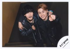 중고 生写真 STARTO Aぇ! group 小島健・佐野晶哉 横型・膝上 シングル「<<A>>BEGINNING」MVオフショット 公式生写真