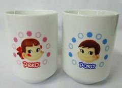 중고 マグカップ・湯のみ キャラクター ペコちゃん ポコちゃん ペア湯のみ 「ペコちゃんお菓子 쿠지 2011」 J ペア湯のみ賞