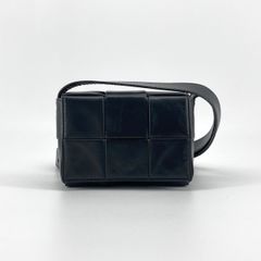 BOTTEGAVENETA（ボッテガヴェネタ） キャンディー カセット ミニ クロスボディ カーフレザー 667048 ショルダーバッグ ブラック×シルバー