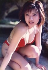 중고 生写真 女性 乙葉 全身・座り・水着赤.白・右向き・両手地面 DVD「乙葉 G-taste」特典生写真