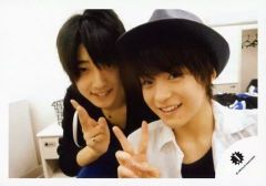 중고 生写真 ジャニーズ ジャニーズJr. 松倉海斗・中村嶺亜 横型・バストアップ・シャツ・白・右手ピース 公式生写真