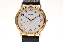 SEIKO セイコー 7N01-0BH0 クオーツ 3針 ホワイト 白 文字盤 アラビア数字 ゴールドカラー ラウンド ブラック 黒 レザーベルト 5気圧防水 薄型 ドレスウォッチ シンプル ユニセックス メンズ レディース 腕時計 稼働品 セイコー腕時計