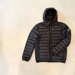 ストーン ルームウーブン 軽量ダウン