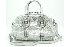 プラダ ナッパレザー ゴーフレ 2way ショルダー ボウリングバッグ トート ロゴ ギャザー 銀 シルバー PRADA 8010h