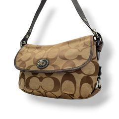 COACH コーチ F15171 シグネチャー フラップ ダッフル ショルダーバッグ キャンバス レザー ベージュ ブラウン シルバー金具 レディース 肩掛け 斜め掛け クロスボディ ターンロック ロゴ 総柄 エレガント カバン 鞄 茶 良品 S55