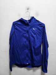 NIKE 軽量レディースウィンドブレーカー