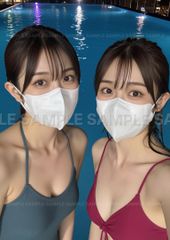 アートポスター 美人 水着 プールサイド 夜景 清楚な笑顔 ２人組 デジタルアート #X18963