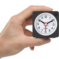 トラベルアナログ目覚まし時計、小さなサイレントカチカチ音時計、スヌーズライト 0