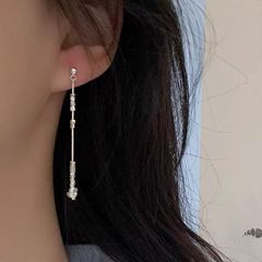 ピアス レディース シルバー ロングピアス チェーンピアス ビーズ メタルビーズ シルバービーズ 揺れる 華奢 細長い スティック 変形 デザイン シンプル 大人可愛い 通勤 デート 女子会 結婚式 二次会 パーティー プレゼント ギフト対応 BOX包装