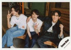 중고 生写真 ジャニーズ Snow Man ラウール・向井康二・目黒蓮 横型・膝上 シングル「オレンジkiss」MV＆ジャケ写オフショット 公式生写真