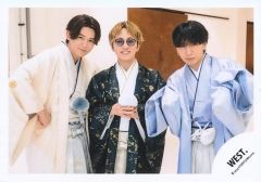 중고 生写真 STARTO WEST. 神山智洋・藤井流星・小瀧望 横型・上半身 「WEST. DOME TOUR AWARD ～10th Anniversary～」グッズオフショット 公式生写真