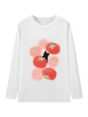 たくさんのトマトの間からひょっこり覗く黒猫 ふんわり水彩調柔らかイラスト 男女兼用ゆったり長袖 T シャツ カジュアル 猫好き 野菜モチーフ