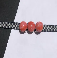 1405 帯留　桃色珊瑚風　三連　帯留めのサムネイル