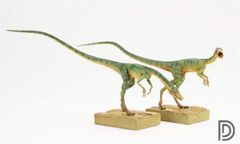 Dino Dream 1/5 サイズ 2点セット オスのコンプソグナトゥス 美顎龍 ジュラ紀 世界最小級 小型 肉食 恐竜 ジュラシック 恐竜 リアル フィギュア PVC モデル 模型 大人のおもちゃ プレゼント 15cm級 塗装済 台座付き