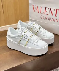 厚底 ロックスタッズレザースニーカー | VALENTINO