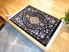 ペルシャ絨毯クム産シルク　薔薇　タバタバイ工房　玄関マット　ラグ　88x61cm ネイビー パープル　PM5451