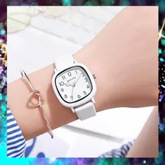 ホワイト　シンプルでアナログなスクエア型の腕時計　パステルカラーで四角の防水タイプのクォーツ　送料無料　新品　未使用品 安い ゆうメール