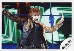 【中古】生写真(ジャニーズ) Kis-My-Ft2/千賀健永/ライブフォト・上半身・衣装金・インナー黒・両手広げ・横型/公式生写真