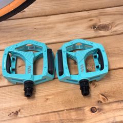 [新品]チェレステフラットペダル　クロスバイクやMTB、グラベルロードに